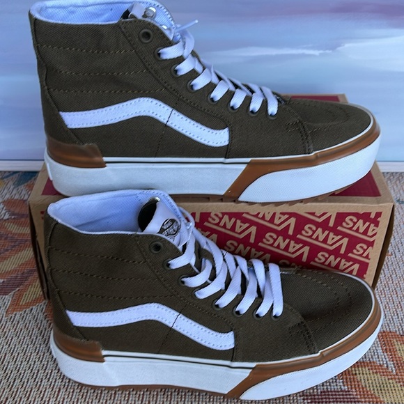 Vans WMNS Sk8-Hi Tapered
Canvas Dark Olive
VN0005U2D0L
Platforms Sneakers - Picture 2 of 16